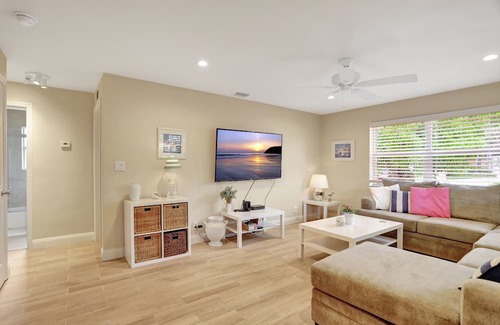 Harbor Village House | Pompano Beach House 15mins walk to beach.