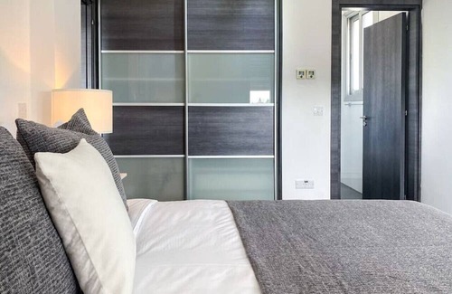Strovolos Apartment | Phaedrus Living: Modern City Flat Strovolos 201