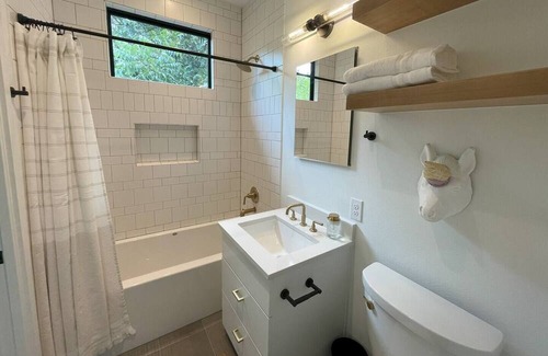 Holly House | Big East Austin house at Lake & close to DT