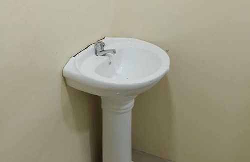 Nasinu Apartment | Located 10 minutes from Nausori Airport or 5 minutes from Nausori Town.