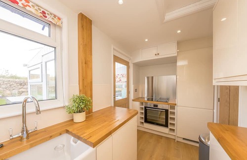 Llandanwg Cottage | Holiday Cottage Near Beautiful Llandanwg Beach | Swyn-Y-Don