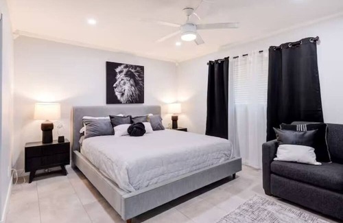 Park Scottsdale One House | Lux Hot Tub Retreat - 6 Min to Old Town Scottsdale