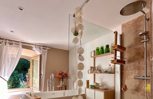 Saint-Fortunat-sur-Eyrieux House | The house near the river