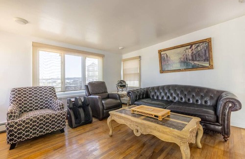 East Bronx Apartment | 🅱🅾🅾🅺 🅽🅾🆆 1BR Private Beach + Patio