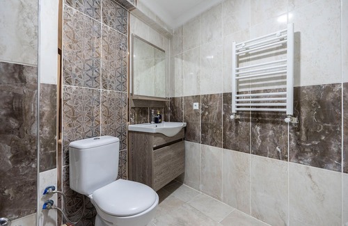Osmangazi Apartment | Spacious Flat w Balcony Near Metro in Osmangazi