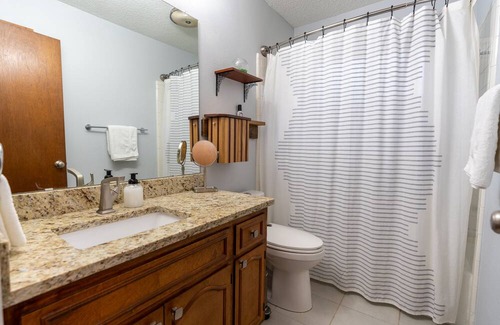 Schertz House | Montage - A Birdy Vacation Rental