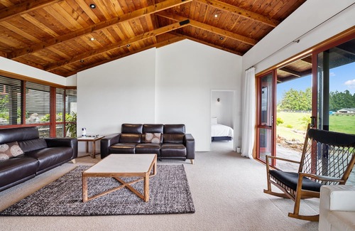 Waimate North House | Countryside Haven - Waimate North Holiday Home