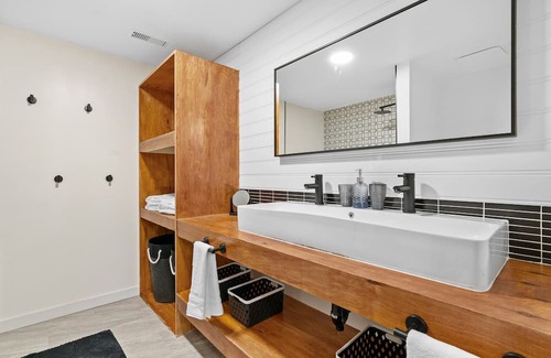 West Grey House | Markdale Farmhouse Retreat Lower 2 Bed