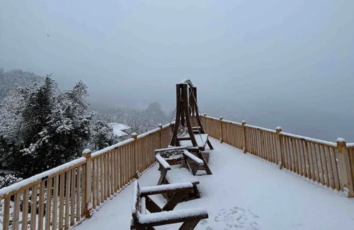 Hisarcandir Ski Chalet | Dağ evinde her şeyden, herkesten uzakta.