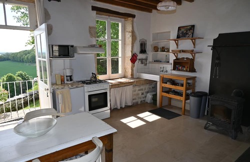 Champallement House | Romantisch Ruim 2 Persoons Vakantiehuis met Panoramisch Uitzicht!