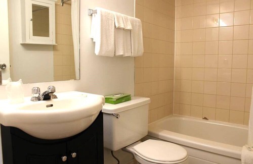 Saskatoon House | Cozy Premium Single Suites