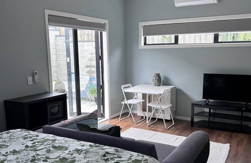 Raumati South Apartment | Beachfront Raumati Beach private and cozy new studio