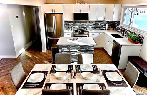 Red Deer House | Modern Retreat Close to Hospital/Clean/Htd Garage