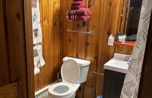 Fairview House | Quaint room in Northern Michigan