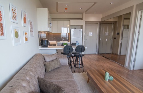 Beylikduzu Apartment | Modern Istanbul Retreat: Elegant 1+1 Apt