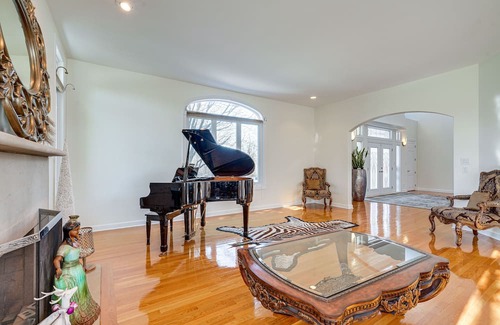 Mokena House | Stunning Mokena Home w/ Pool + Deck w/ Lake View!
