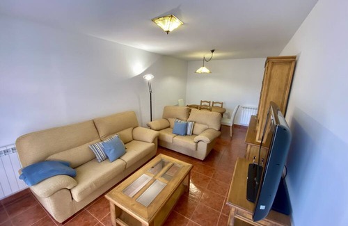 Molinos de Duero Apartment | Apartamento Turístico Los Robles en Molinos de Duero. 6 Personas