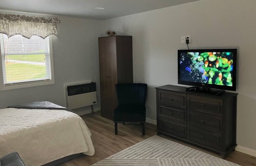 Indiana Apartment | Cozy Polish Villa on the Farm just minutes from downtown