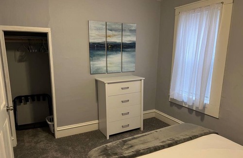 Macomb House | Daisy Petal Pet Friendly 3 Bedroom 1 Bathroom Single Level Close to Downtown