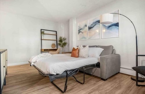 Mission District Apartment | The Abstract | Night Life | Walk Everywhere