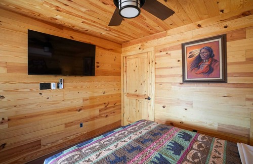 Bridgeport Cabin | CampQYB- Modern Lux Cabin, Hot Tub, FirePit, Games