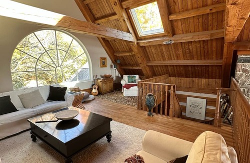 Innisfil Cottage | Architectural Log House on Lake Simcoe!