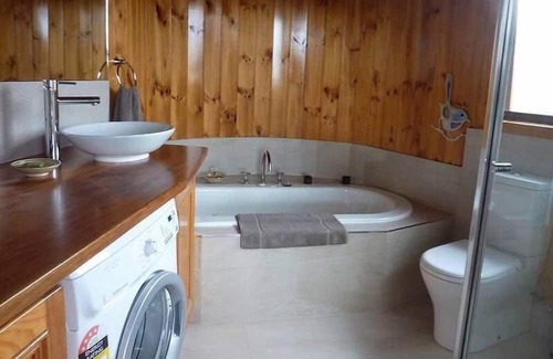 Johanna Cottage | Tree Frog Cottage on the Great Ocean Road.