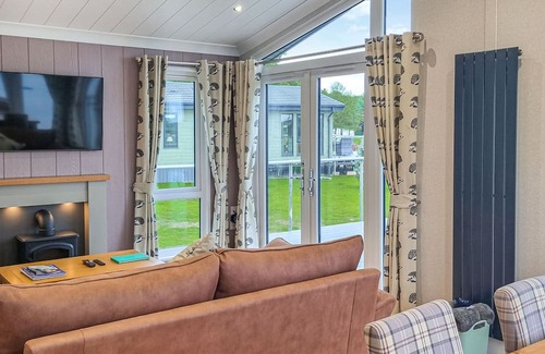 Sturton By Stow Cabin | 2 bedroom accommodation in Thorney, Nr Lincoln