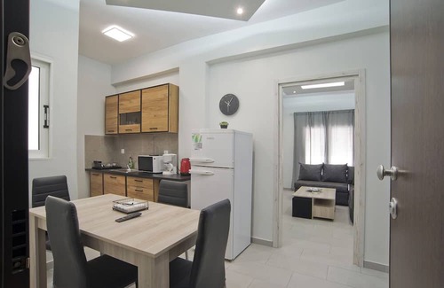 Peiraiki Apartment | Sofia's Home Piraeus Modern, Reno, Fully Equipped