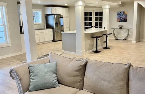 La Grande House | Awesome Views, Brand New Luxury