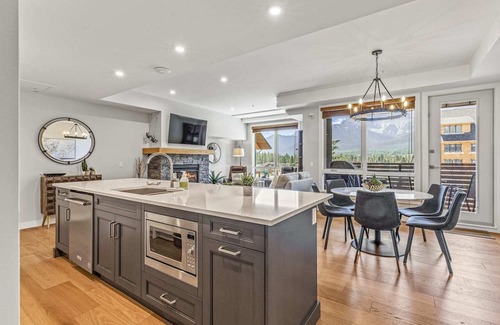 Canmore Apartment | Elevated Mountain Nest - The Rock Garden