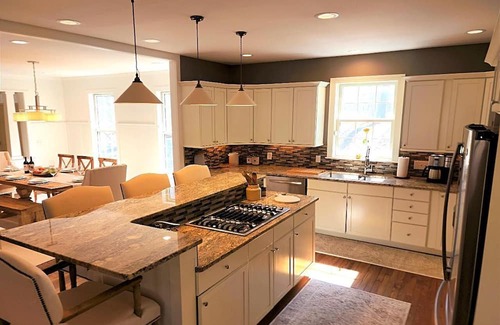 Birchwood Farms House | Bluffs Edge in Birchwood Farms - private four-bedroom, hot tub, screened porch