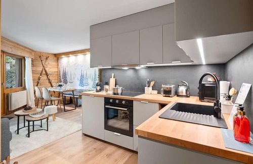 Lens Apartment | Beautiful apartment for 4 people with WIFI and patio