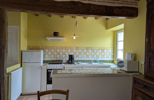 Vennecy Cottage | Peaceful lodging near Orleans, pets allowed, terrace and garden