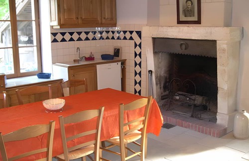 Fresnes House | Holiday Home 'Gîte Des Aulneaux' with Private Terrace, Private Garden and Wi-Fi
