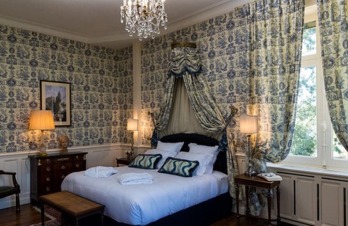 Azay-sur-Cher Bed & Breakfast | Guest Room 'Chambre D'hôtes Bleue' with Wi-Fi and Air Conditioning