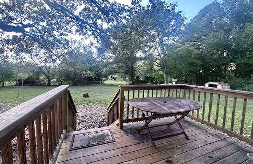 Tyler Cabin | Cozy Wood Cottage in Tyler