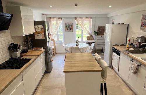 Rebais Villa | 13-bed gîte with swimming pool - weekends, parties, cousinades (77)