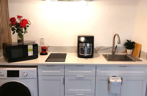 Guelph Apartment | Modern,1BR Guesthouse Studio