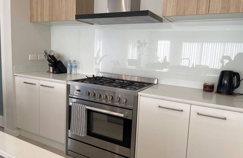 Oran Park House | Hidden Gem@RobbinsLane Chic&Cosy FamilyHome Centrally Located Close To Amenities