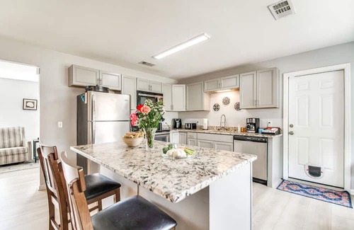 Myrtle Grove House | Charming Pensacola Home w/Pool & Lanai