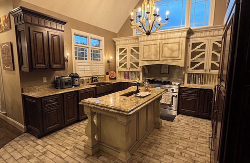Bunnlevel House | 4-bedroom house in lovely Coats with fitness room, AC, hot tub, outdoor patio.
