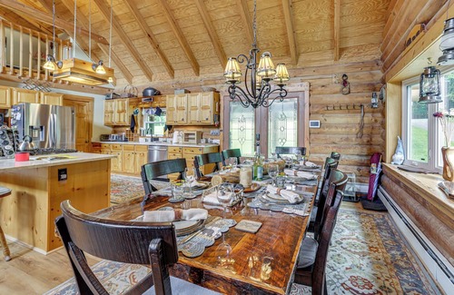 Crellin Cabin | Fall Leaves, Jacuzzi & Games: Maryland Mtn Retreat