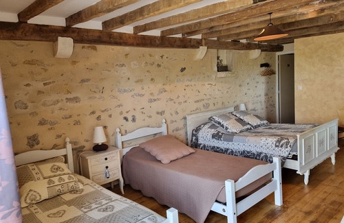 La Berthenoux Bed & Breakfast | Room in renovated farmhouse - Nature and comfort with parking