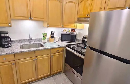 Bearss Plaza Apartment | 4k TV's, Soft Mattress, Remodeled, Moffitt, USF