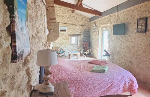 Mazeres Bed & Breakfast | Bed and Breakfast 'Chambre D'hôtes De La Hulotte' with Shared Pool, Wi-Fi and Air Conditioning