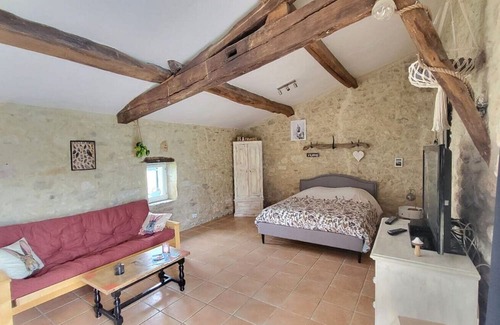 Mazeres Apartment | Studio Apartment 'De La Hulotte' with Shared Pool, Wi-Fi and Air Conditioning