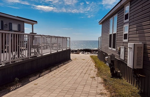 Sherkston Cottage | Luxury Lakeview Modern 3 Bedroom Cottage at Sherkston Shores.