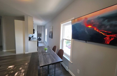 Orillia Apartment | Modern Sun-Filled 2nd Story