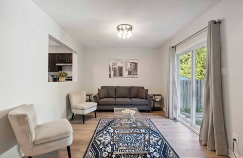 Ottawa Division House | Cozy 4BR, 5-Bed Retreat | Entire Barrhaven Home + Yard
